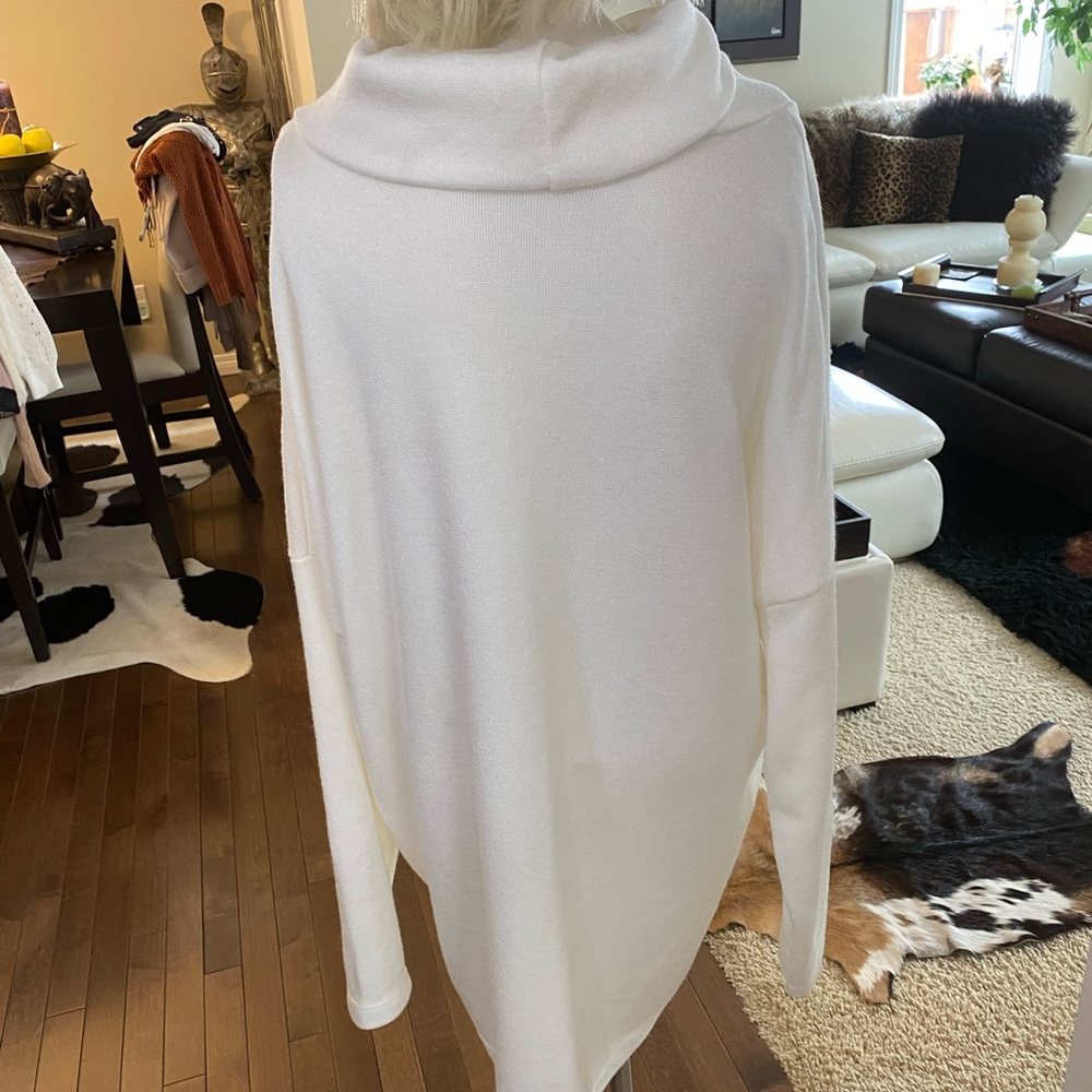 White sweater - Picture 2 of 7